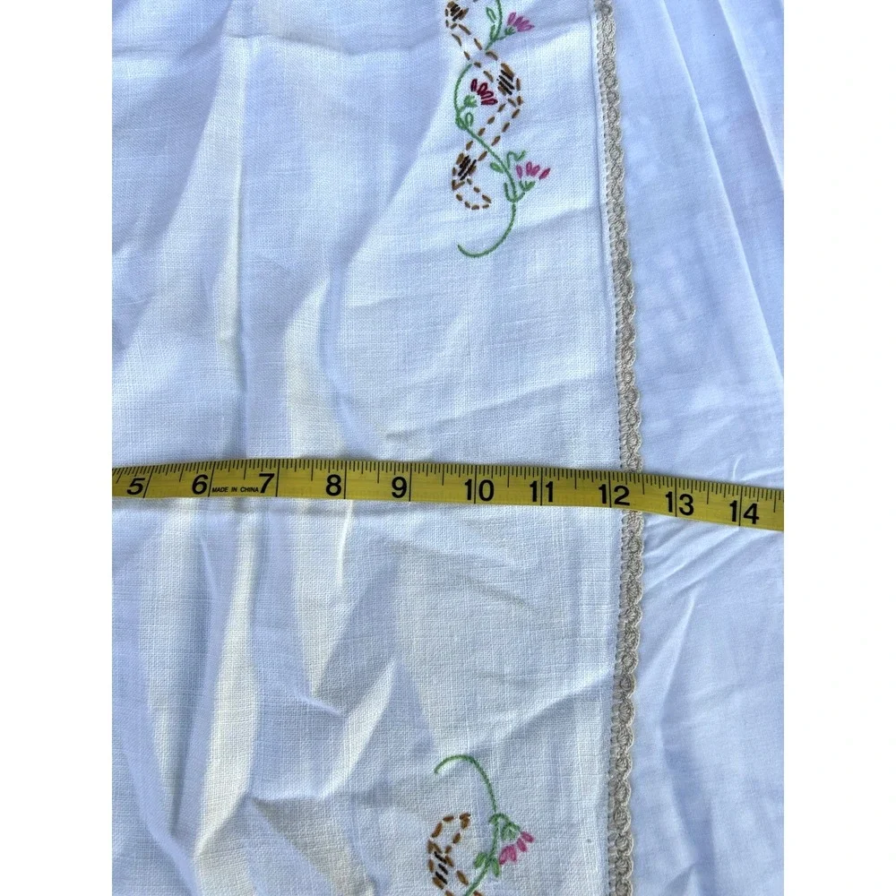VTG Floral Hand Embroidered Table Runner Flower Basket Floral Pink 12.5